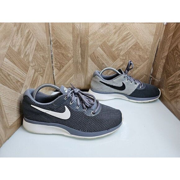 Nike Women's Tanjun Racer Running Training Gray Shoes Size 9.5.  127 - Picture 2 of 11